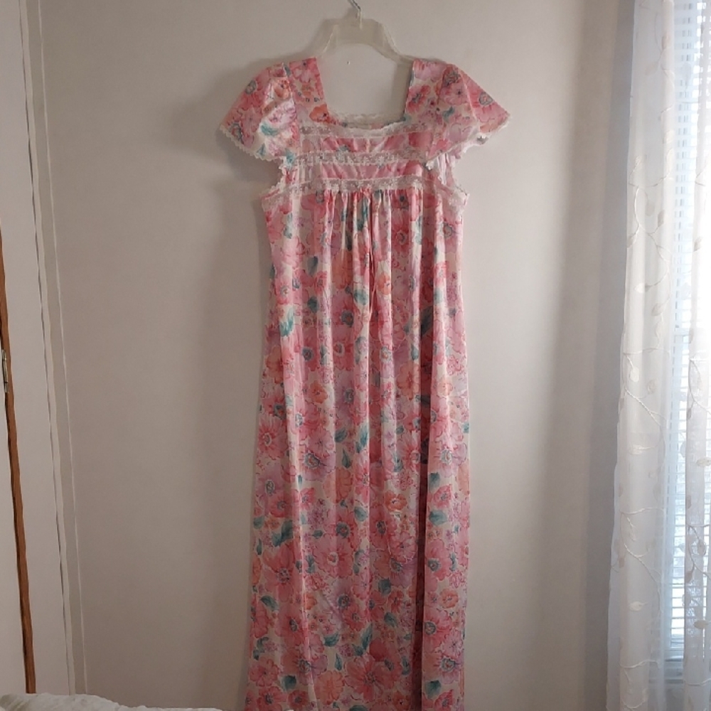 Vanity FAIR Gown (Medium)